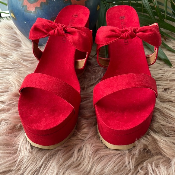 ๐ฅ Red Wedges ๐ฅ - Picture 2 of 9